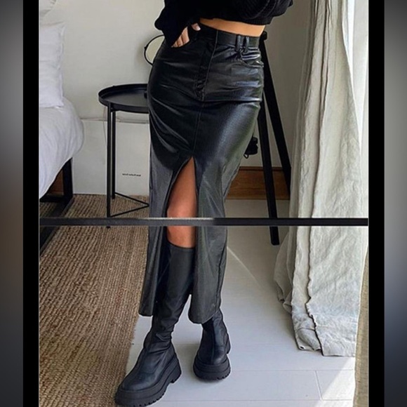 Zara Embossed Snakeskin Print Black Skirt - Picture 1 of 3